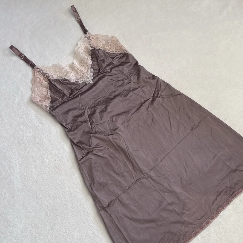 {VTG} Lorraine | 70s 80s Babydoll Scallop Floral Lace Trim Nylon Full Slip Dress - Picture 2 of 16